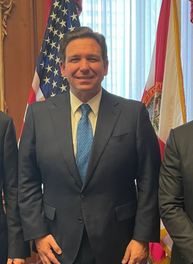 سفير الإمارات بواشنطن يشارك بـ"اللجنة اليهودية الأمريكية" ويلتقي مرشحًا للرئاسة الأمريكية