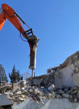 الاحتلال يجبر مقدسيًا على هدم منزله ذاتيًا