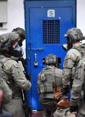 صورة أرشيفية - قمع إدارة السجون للأسرى