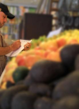 "الاقتصاد" بغزة تنفذ 1770 جولة تفتيشية على محلات تجارية ونقاط بيع