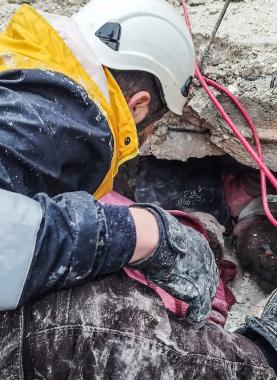 مئات القتلى في زلزال مدمر ضرب شمال سوريا وجنوب تركيا