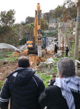 أهالي جبل المكبر يرسمون معاني الصمود