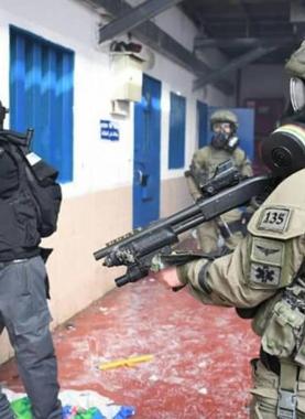 قمع الأسرى في سجون الاحتلال