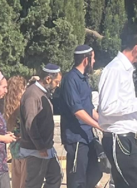 مستوطنون يقتحمون باحات المسجد الأقصى المبارك