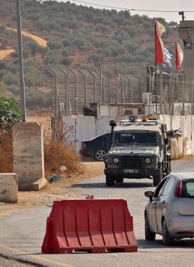 الاحتلال يحاصر مدينة أريحا