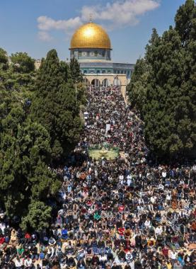ربع مليون مصل يؤدون صلاة الجمعة بالمسجد الأقصى