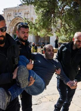 من الاعتداء على المرابطين في الأقصى