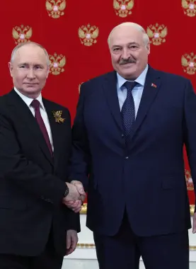 رئيس بيلاروسيا يعلن بدء روسيا عملية نقل الأسلحة النووية إلى بلاده