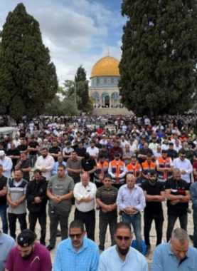 مصلون في المسجد الأقصى المبارك