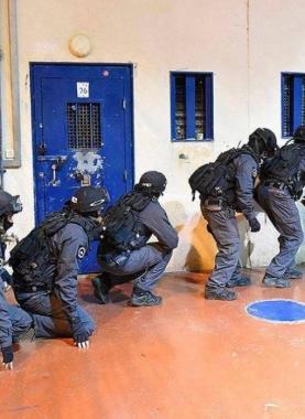 قوات الاحتلال تقتحم أحد السجون - أرشيفية -.jpg