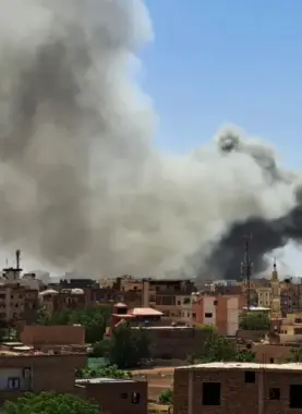 أطباء السودان: قصف عنيف جنوب الخرطوم يخلف 17 قتيلا