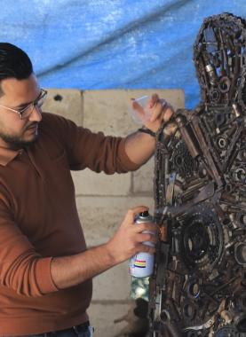 تحويل المخلفات إلى فن معاصر