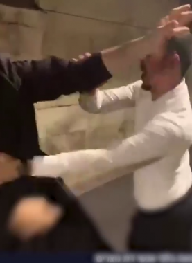 مستوطن يعتدي على راهب مسيحي