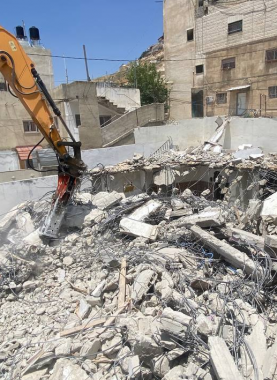 الاحتلال يجبر 5 عائلات مقدسية على هدم منازلها في واد قدوم