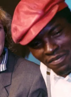 المخرجة الفرنسية كلير دوني (يسار)