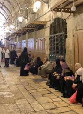 الاحتلال يمنع المصلين من دخول المسجد الأقصى