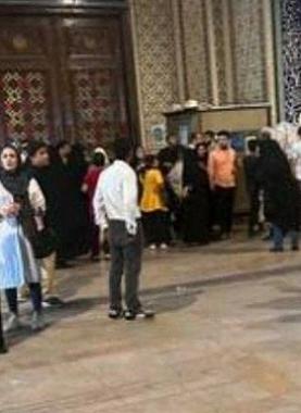 من أمام المزار الدينيّ بمدينة شيراز