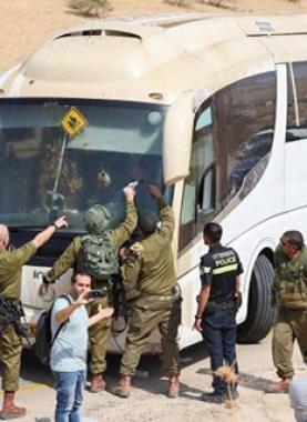 عملية اطلاق نار استهدفت باص لجنود الاحتلال في الأغوار - أرشيف