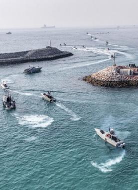 الحرس الثوري الإيراني: دول "الناتو" أصبحت تمتثل لتحذيراتنا وحاملة طائرات أمريكية هربت من زوارقنا