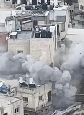قوات الاحتلال تفجر منزل الشهيد خيري علقم في بلدة الطور بالقدس
