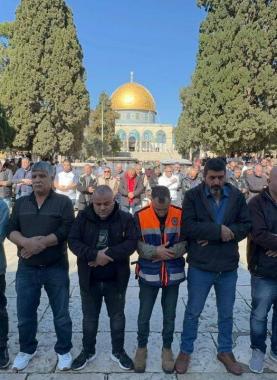 الاحتلال يُبعد 3 مقدسيين عن المسجد الأقصى