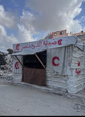 صيدليَّات على الرصيف.. شُحٌّ كبير في الدَّواء وأمراض خطيرة تنتشر بين النَّازحين بخان يُونُس