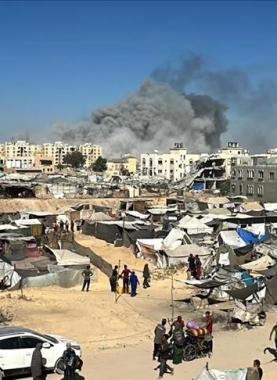 بعد تقليص المنطقة الإنسانيَّة.. جيش الاحتلال يواصل ارتكاب "جرائم حرب" بحقِّ الإنسانيَّة في غزَّة