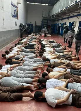 صور مهربة من سجن مجدو