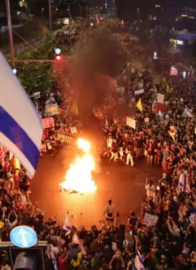 "عبر الزَّمن، الفاشيَّة لا تظهر فجأة".. هآرتس: تحذيرات من تمرُّد مدنيّ يقود إلى حرب أهليَّة في "إسرائيل"