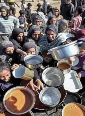 استهداف التكايا الخيرية ومراكز العمل الإنساني بغزة سياسة ممنهجة لتجفيف مصادر الحياة