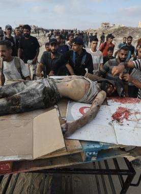 شهيد الطحين على بوابة المساعدات.. مات جائعًا قبل أن يصله الخبز!