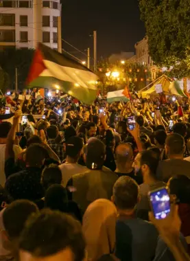 مسيرة ليلية مناهضة للحرب على غزة -أرشيف-