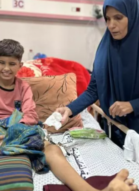 طفل بترت قدمه جراء الحرب على غزة