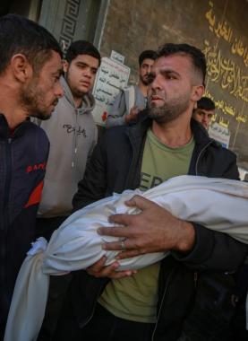 وداع شهداء في مستشفى الشفاء بمدينة غزة اليوم