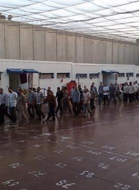 البرد ينهش أجساد الأسرى وسط غياب تام لوسائل التدفئة