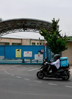 الاحتلال يغلق مراكز صحية ويقطع الخدمات الأساسية عن منشآت الوكالة في القدس