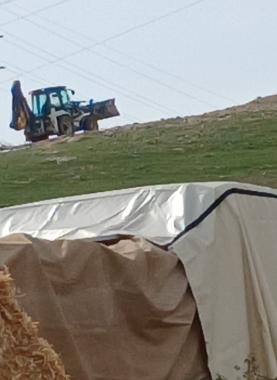 مستوطنون يشرعون ببناء بؤرة استعمارية جديدة في الخان الأحمر