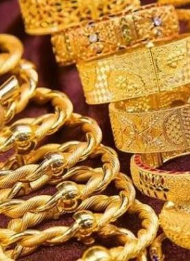انخفاض أسعار الذهب وارتفاع النفط