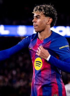 الشاب لامين جمال