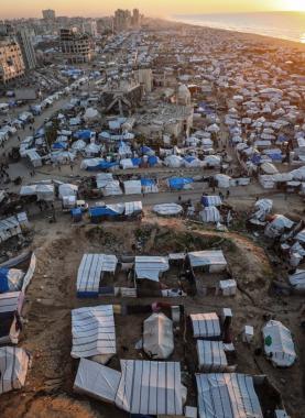 الاحتلال يفاقم معاناة النازحين في قطاع غزة