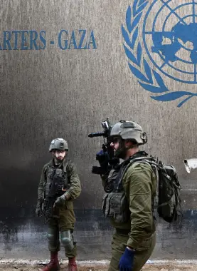 الاحتلال أمام مركز الأونروا في غزة