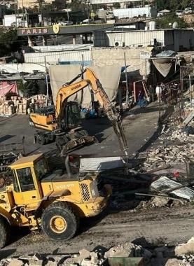 الاحتلال يُجبر مقدسيًا على هدم منزله ذاتيًا في بيت حنينا