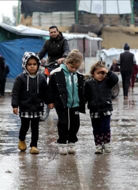 اليونيسف: برد الشتاء يفاقم الخطر على حياة مئات آلاف الأطفال النازحين في غزة