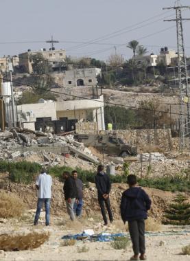 مستوطنون يطردون 15 عائلة من الديوك التحتا ويشرعون بتجريف وهدم المنازل