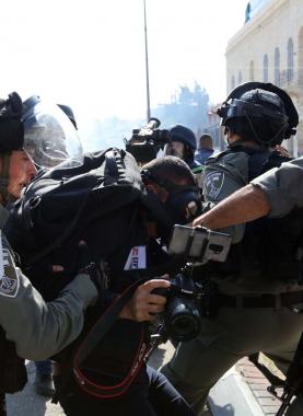 منتدى الإعلاميين لـ "شهاب": إبعاد واعتقال الصحفيين في القدس سياسة لضبط الرواية وإفراغ الأقصى من الشهود