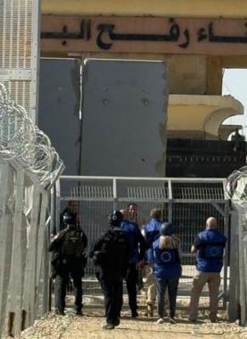 زقوت لشهاب: القيود "الإسرائيلية على معبر رفح تهدف لإذلال الفلسطينيين ومنع عودتهم لغزة