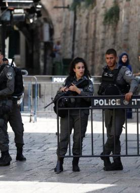 الاحتلال يغلق المسجدين الأقصى والإبراهيمي ويفرض حصارًا عسكريًا خانقًا على المدن