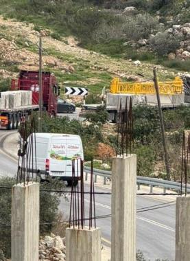 الاحتلال ينصب بوابة حديدية جديدة قرب جسر بلدة الزاوية غرب سلفيت