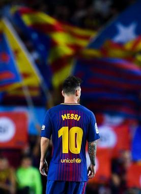 "فونت" يشعل سباق رئاسة برشلونة بـ"مشروع ميسي".. عودة مشروطة ووداع في "كامب نو"