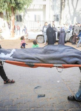 نقل جثمان في غزة